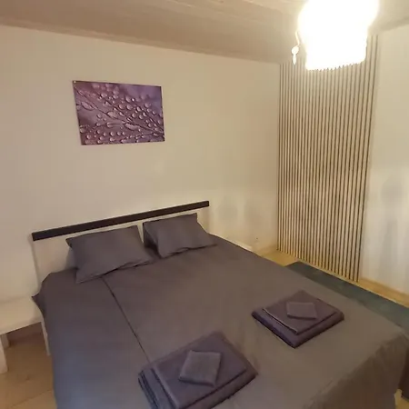 Aia Hoovimaja * Pärnu