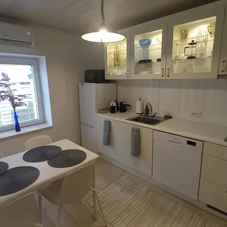 Aia Hoovimaja Pärnu