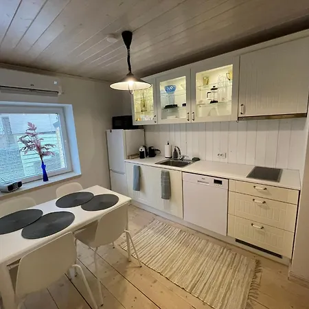 Aia Hoovimaja * Pärnu